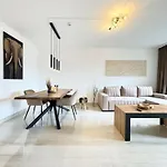 Regency Apartments - Exklusive Zentrale 50M2 Wohnung, Balkon, Wifi, Netflix