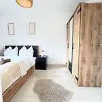 Regency Apartments - Exklusive Zentrale 50M2 Wohnung, Balkon, Wifi, Netflix