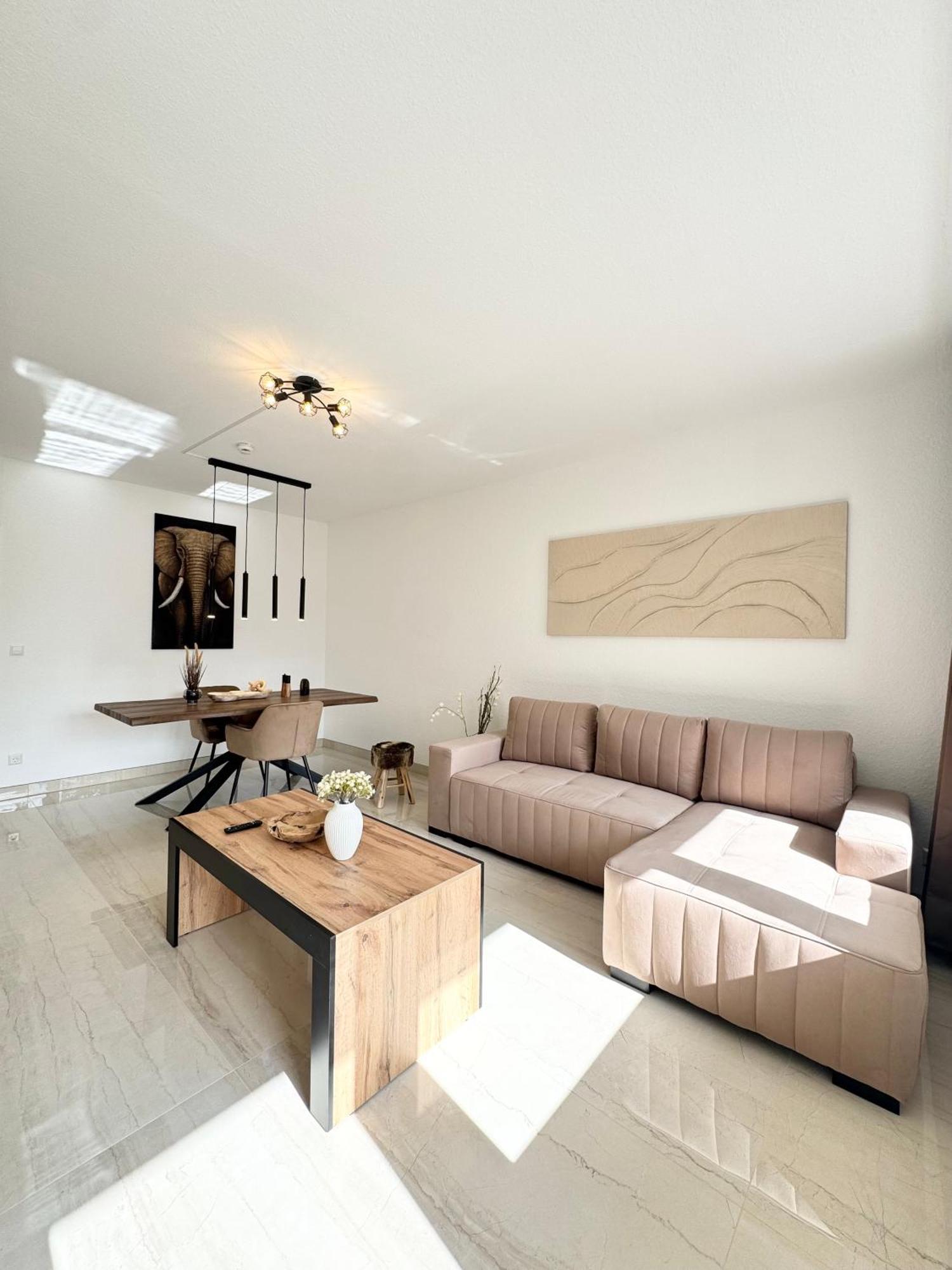 Apartment Regency - Exklusive Zentrale 50m2 Wohnung, Balkon, Wifi, Netflix