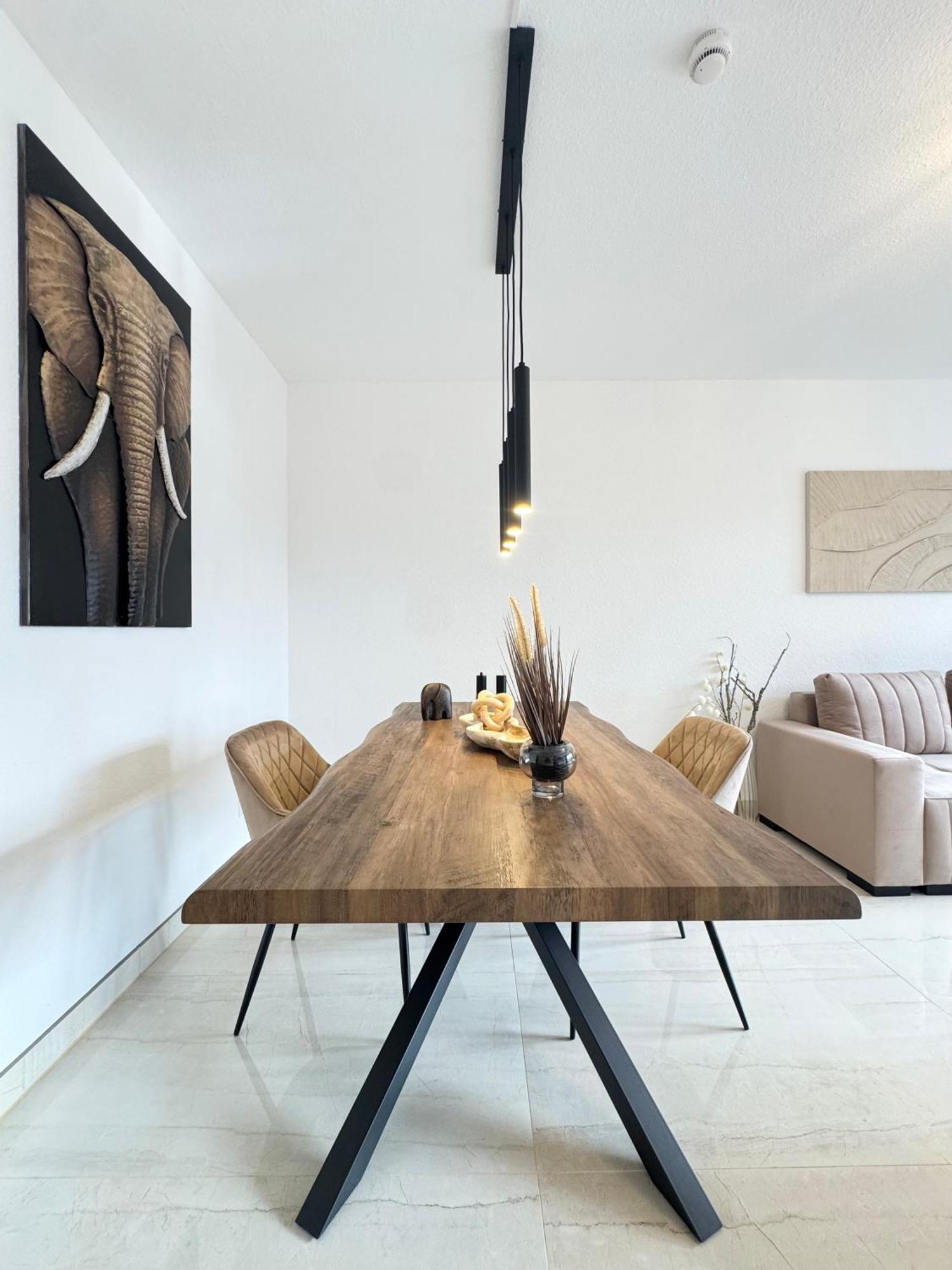 Regency - Exklusive Zentrale 50m2 Wohnung, Balkon, Wifi, Netflix Apartment *